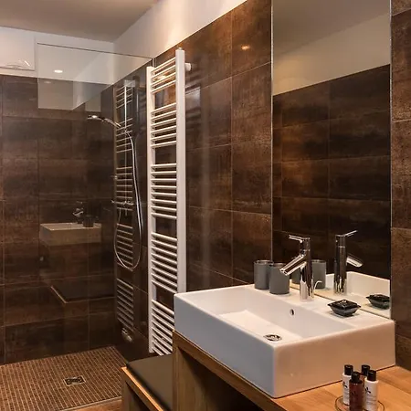 Gapsite Hotel *