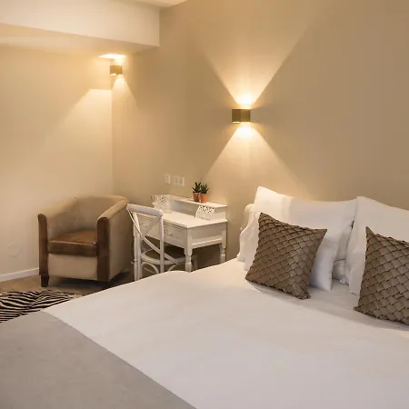 Gapsite Hotel