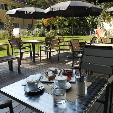 Gapsite Hotel *